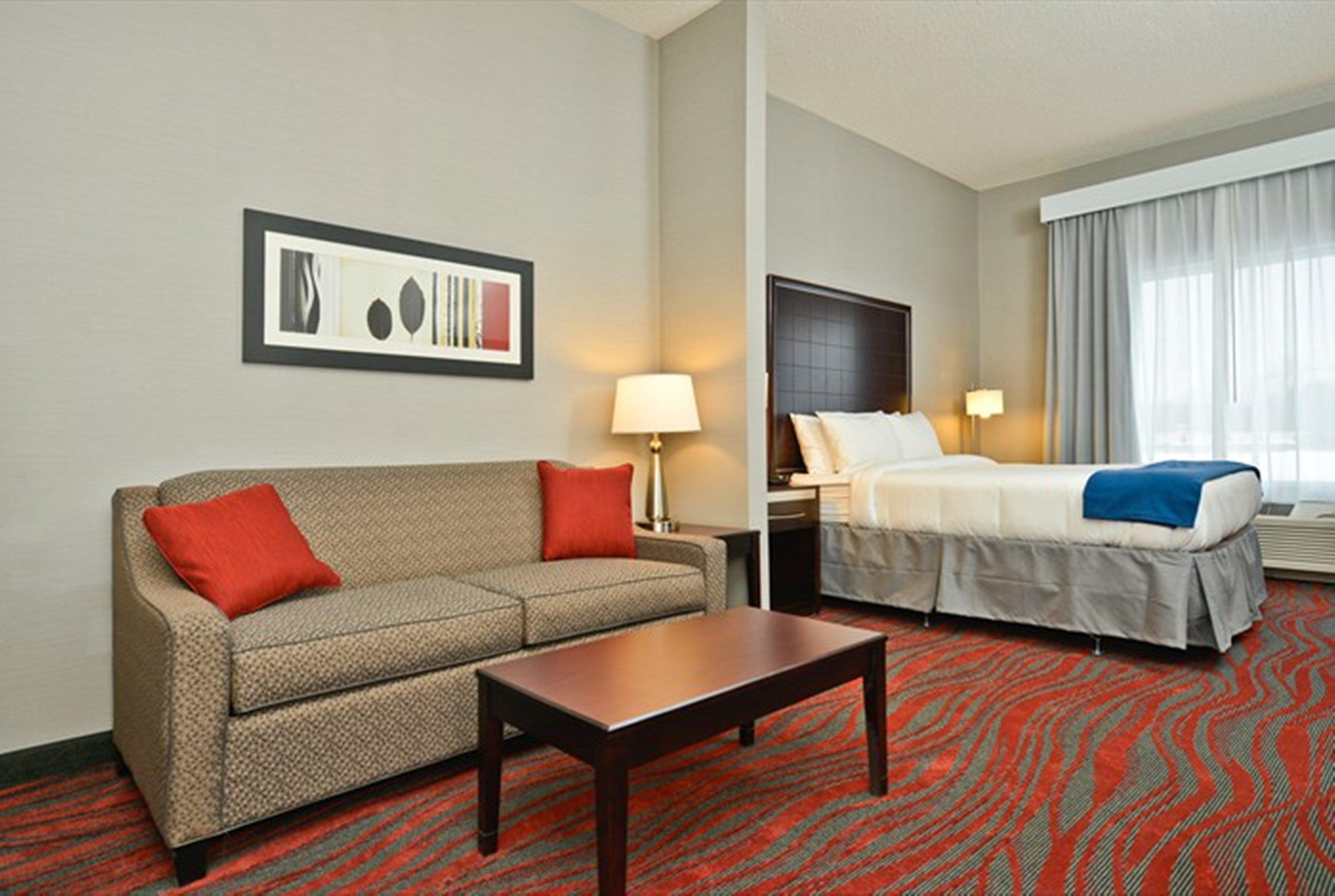 Holiday Inn Express & Suites Utica By Ihg Exterior foto