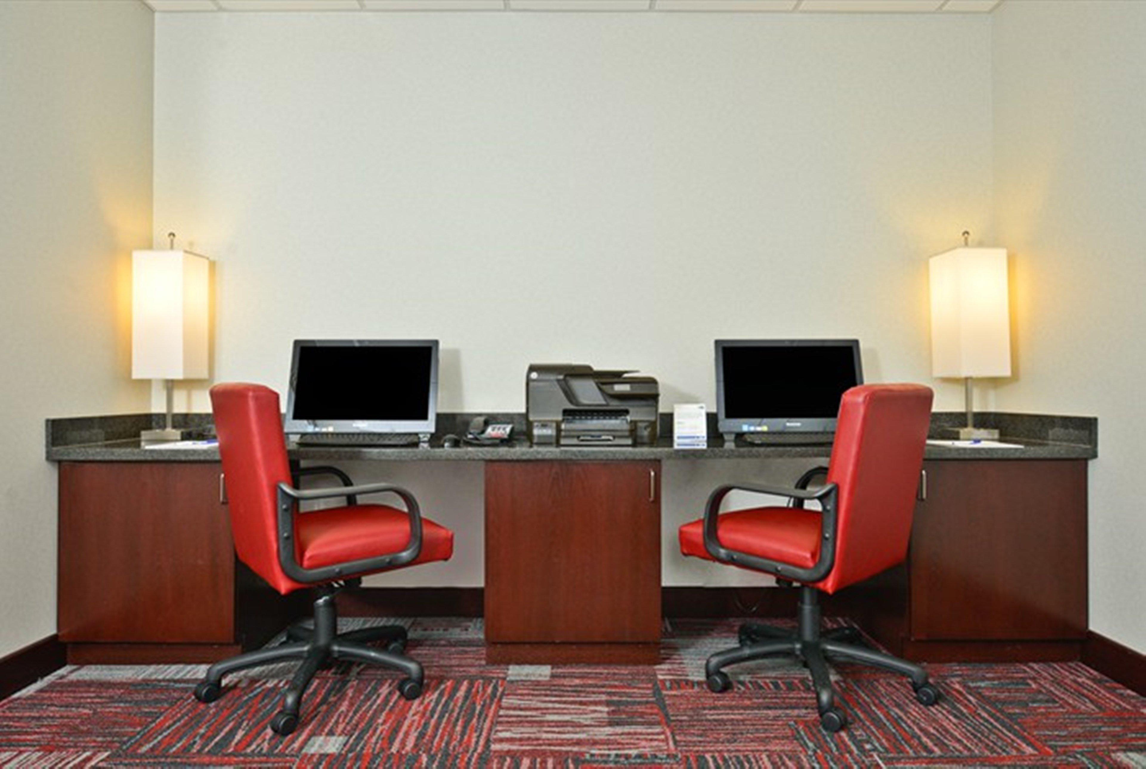 Holiday Inn Express & Suites Utica By Ihg Exterior foto
