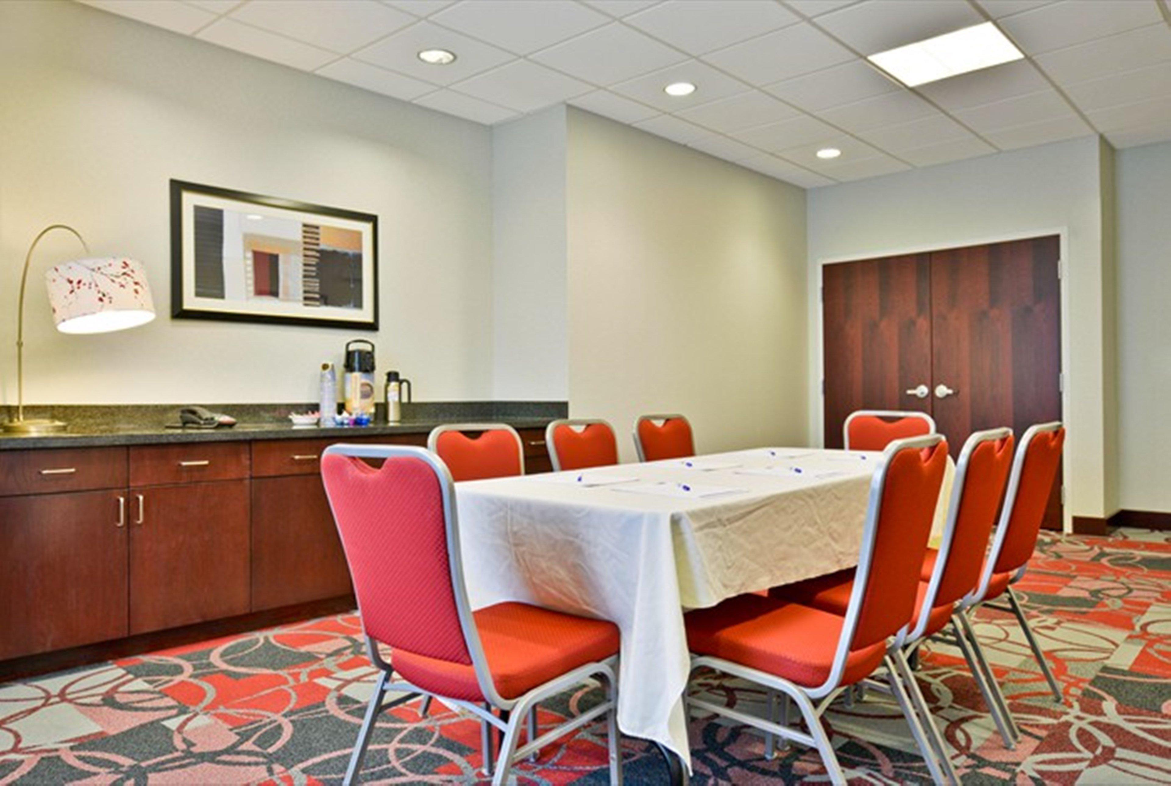 Holiday Inn Express & Suites Utica By Ihg Negócio foto