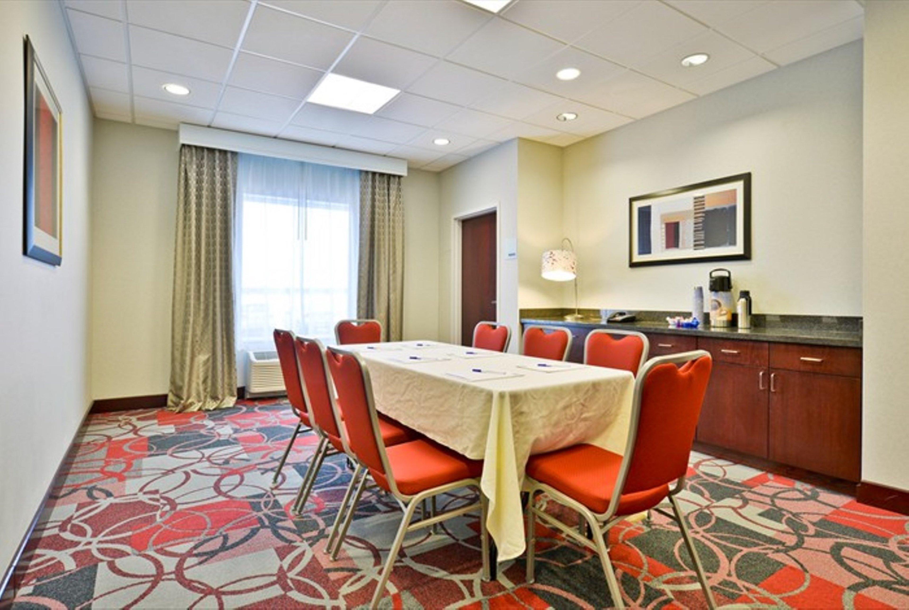 Holiday Inn Express & Suites Utica By Ihg Exterior foto