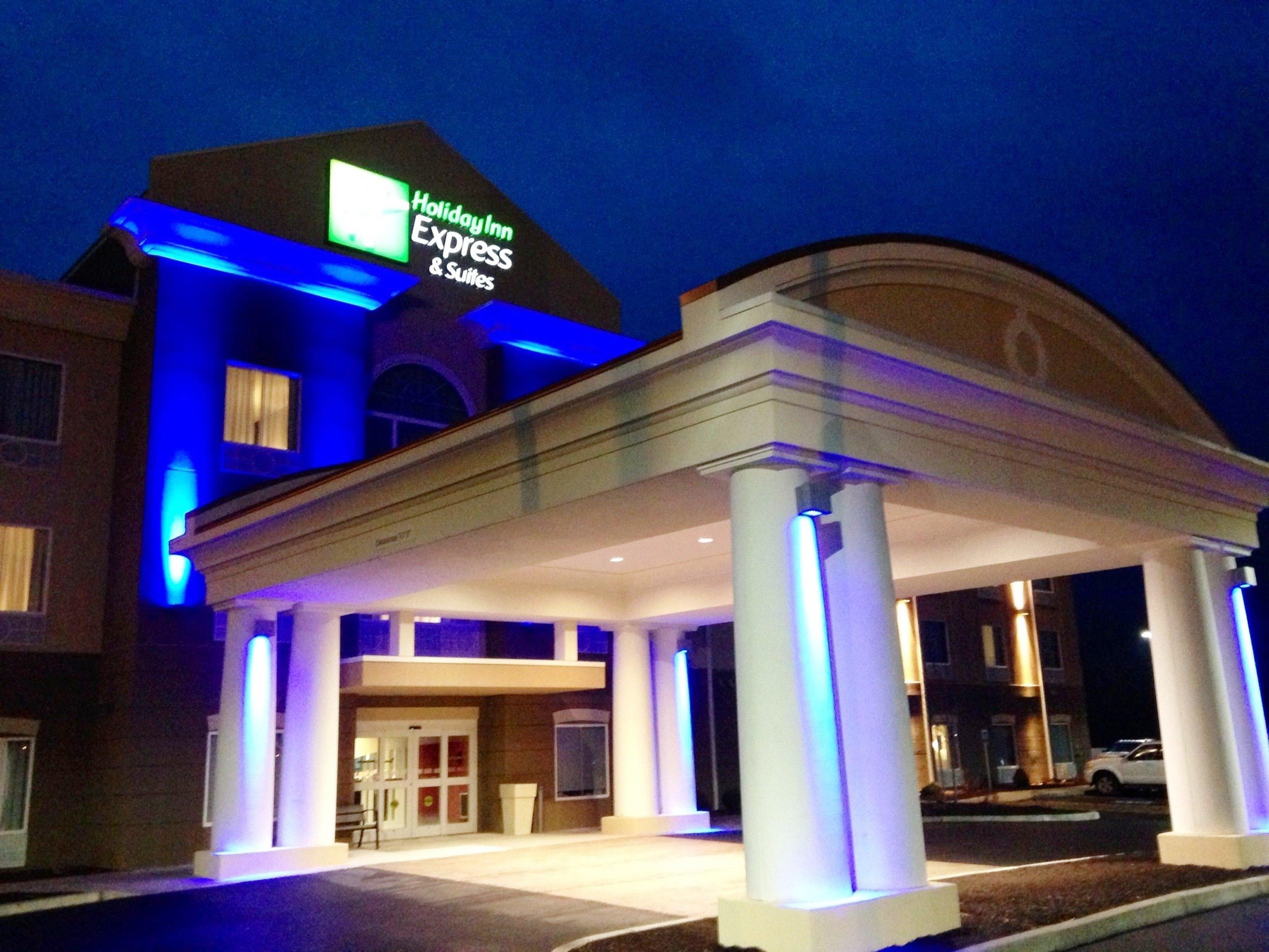 Holiday Inn Express & Suites Utica By Ihg Exterior foto