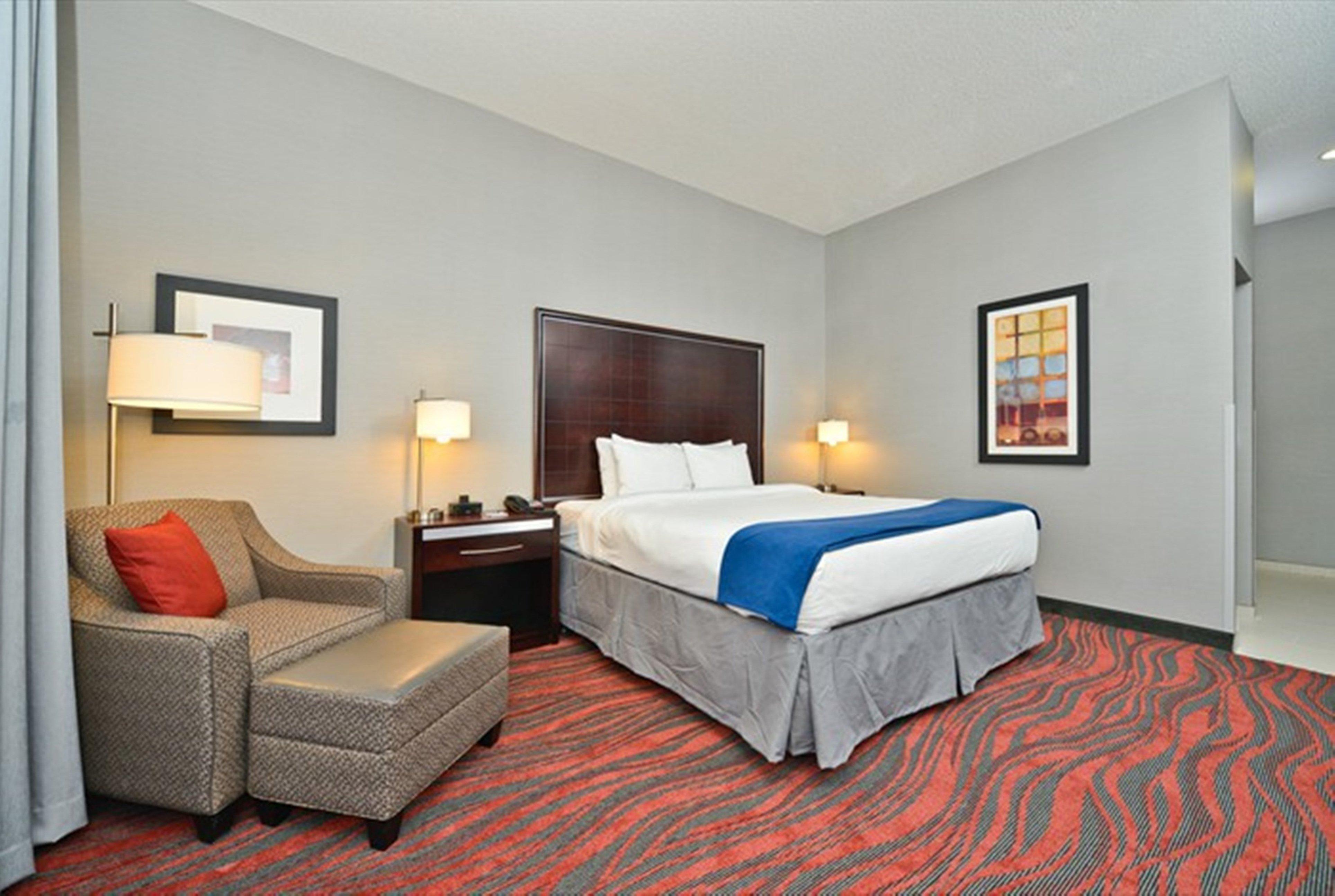 Holiday Inn Express & Suites Utica By Ihg Exterior foto