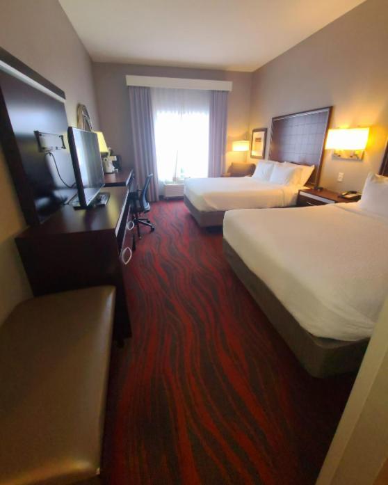 Holiday Inn Express & Suites Utica By Ihg Exterior foto