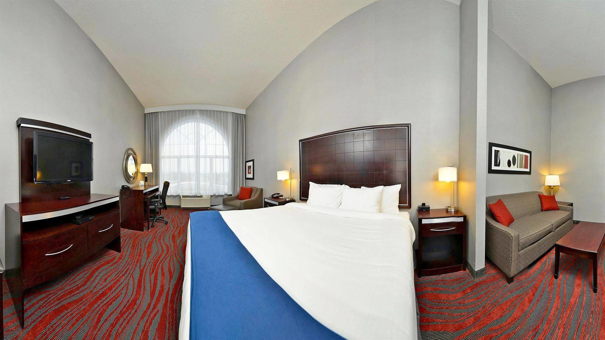 Holiday Inn Express & Suites Utica By Ihg Exterior foto