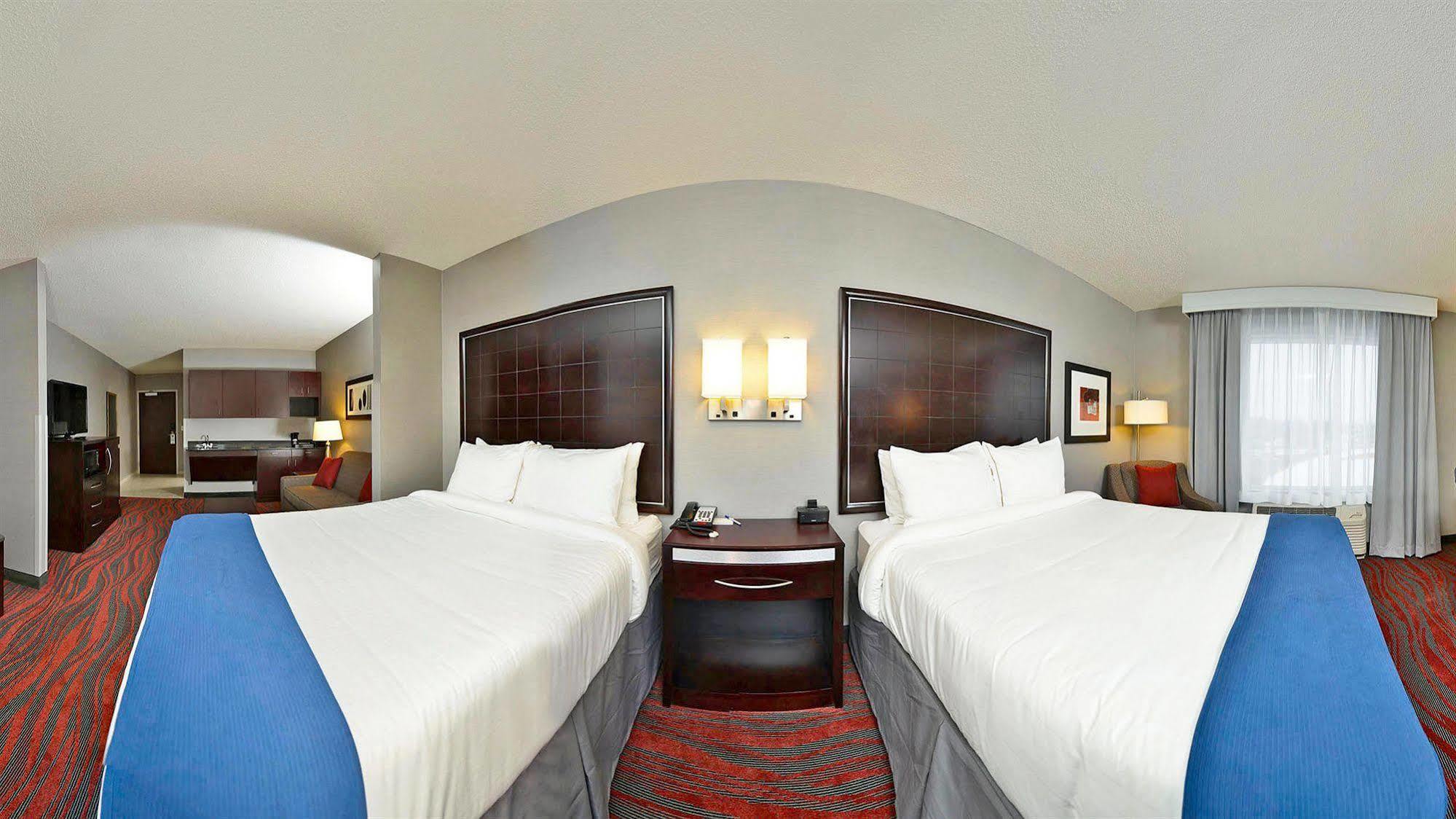 Holiday Inn Express & Suites Utica By Ihg Exterior foto